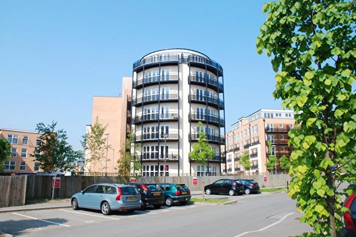 2 Bedroom Flat To Rent In Lanadron Close, Isleworth, TW7