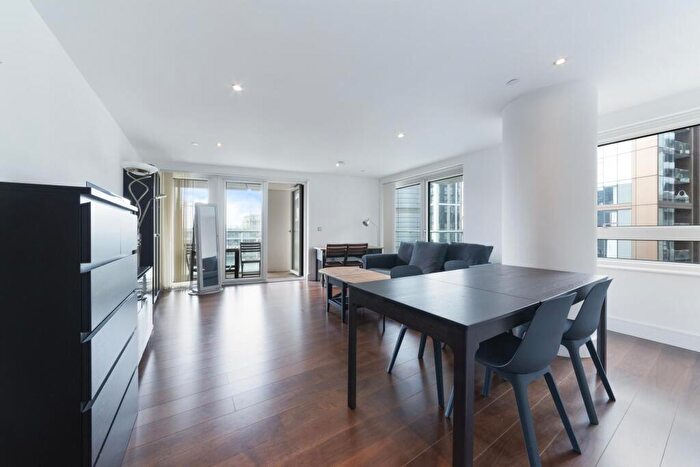 3 Bedroom Apartment To Rent In Talisman Tower, Lincoln Plaza, London, E14