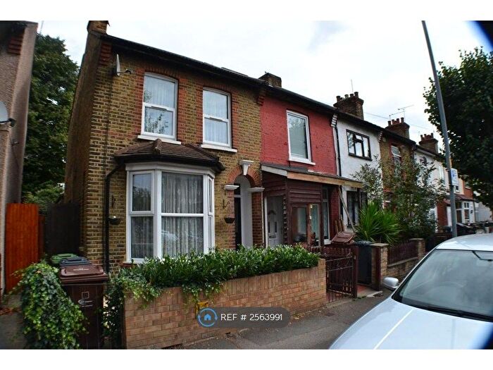 2 Bedroom End Of Terrace House To Rent In Wedderburn Road, Barking, IG11