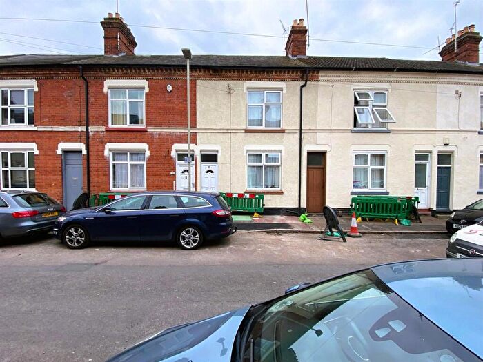 3 Bedroom Terraced House For Sale In Hazel Street, Bede Island, Leicester, LE2