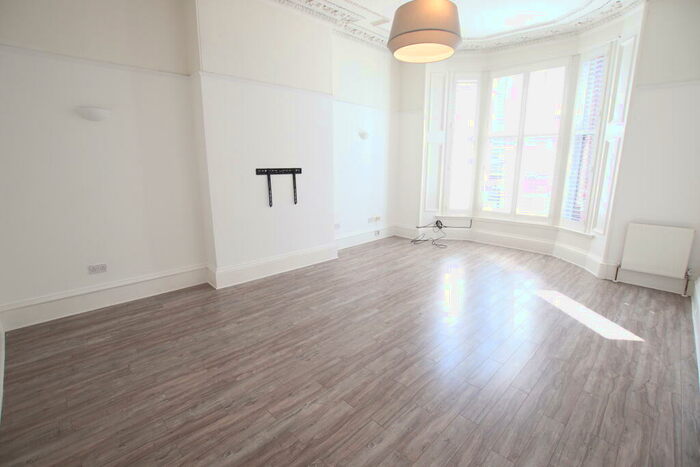 3 Bedroom Flat To Rent In Byres Road, Hillhead, G12
