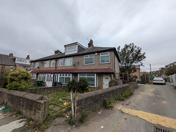 3 Bedroom End Of Terrace House For Sale In , Chelmsford Terrace Bradford, BD3