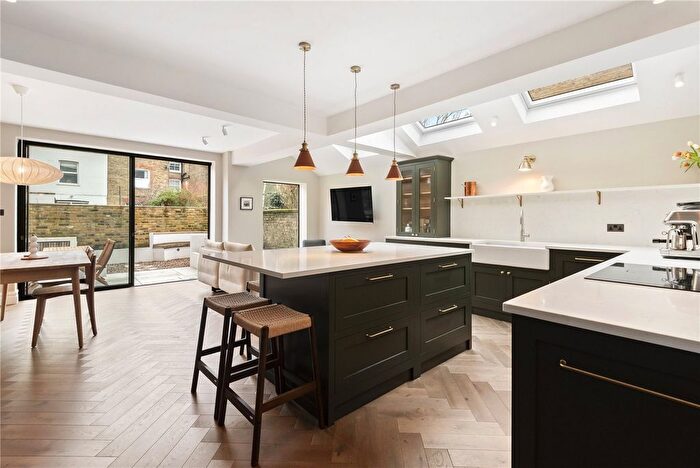2 Bedroom Flat For Sale In Tooting Bec Road, SW17
