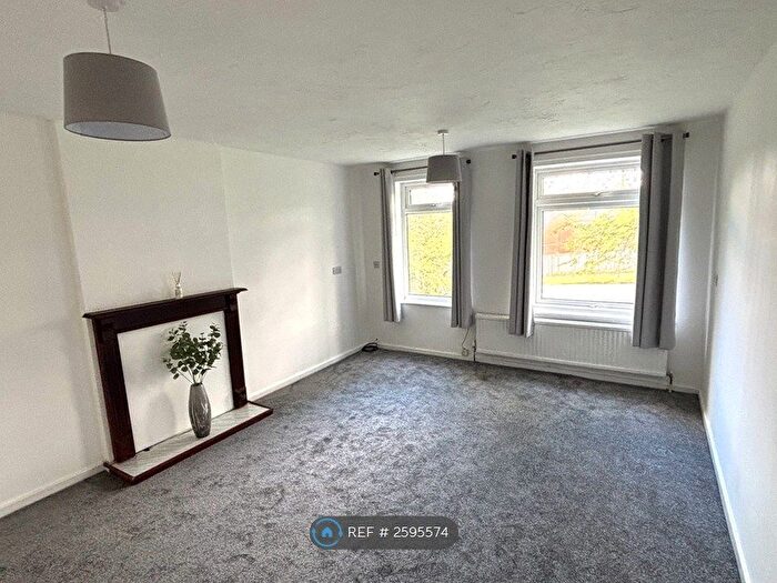 2 Bedroom Flat To Rent In Rodley, Leeds, LS13