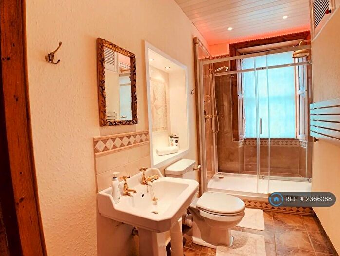 2 Bedroom Flat To Rent In Calton Hill, Edinburgh, EH1