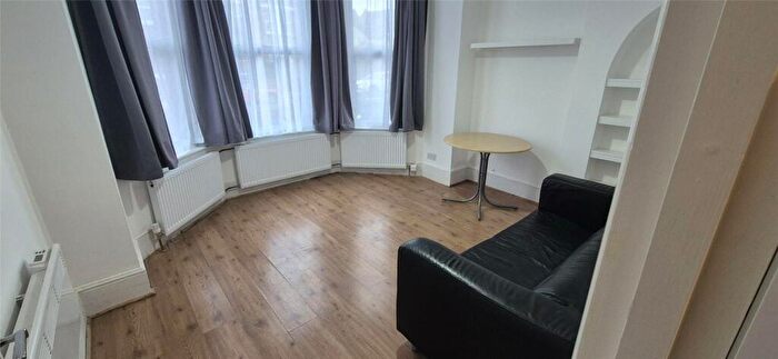 1 Bedroom Flat To Rent In Palmerston Road, London, N22