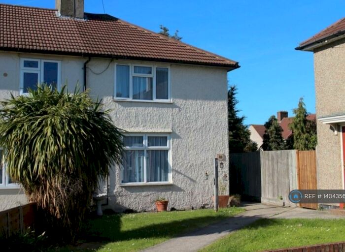 2 Bedroom End Of Terrace House To Rent In Alibon Gardens, Dagenham, RM10