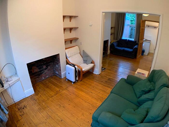 2 Bedroom House To Rent In Blossom Avenue, Selly Oak, West Midlands, B29