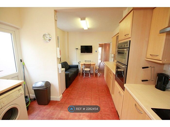 4 Bedroom Terraced House To Rent In St. Peters Road, Reading, RG6