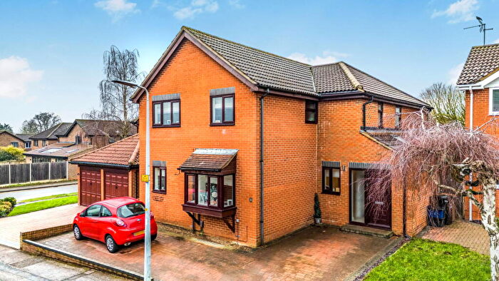 5 Bedroom Detached House For Sale In Thurlow Close, Stevenage, SG1