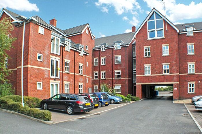 2 Bedroom Flat To Rent In Clarendon Place, - Wellington Road, Eccles, M30