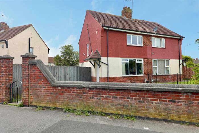 2 Bedroom Semi-Detached House For Sale In Swanfield Road, Hull, HU9