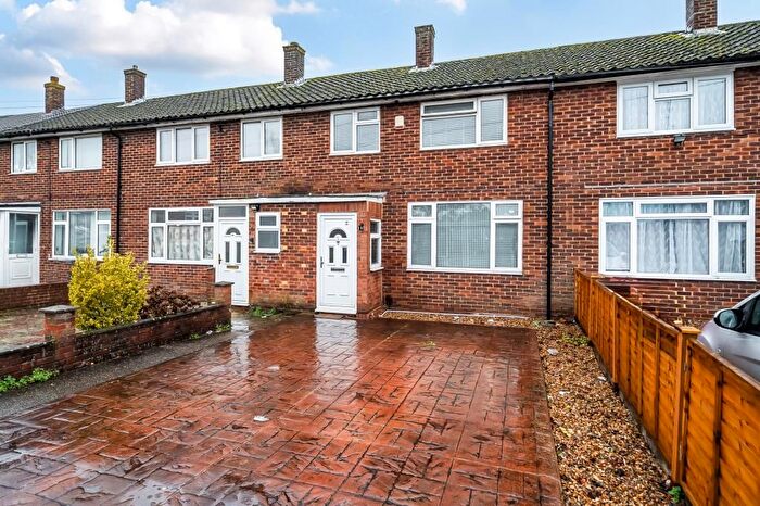 3 Bedroom Terraced House For Sale In Slough, Berkshire, SL2