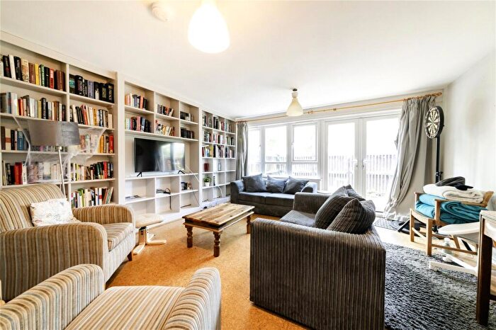 3 Bedroom Apartment To Rent In Hilldrop Crescent, London, N7