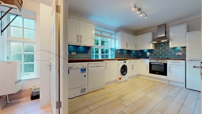 4 Bedroom Flat To Rent In Hampstead Way, London, NW11