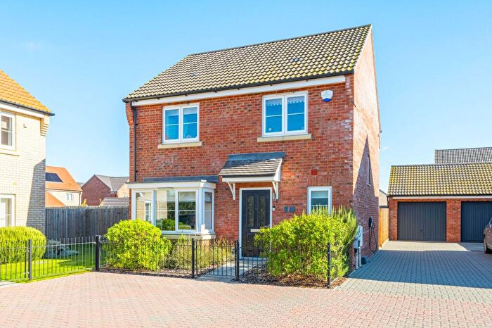 3 Bedroom Detached House For Sale In Lowestoft Road, Hopton, NR31