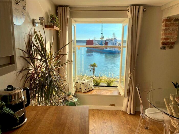 2 Bedroom Flat To Rent In Hennings Wharf, The Quay, BH15