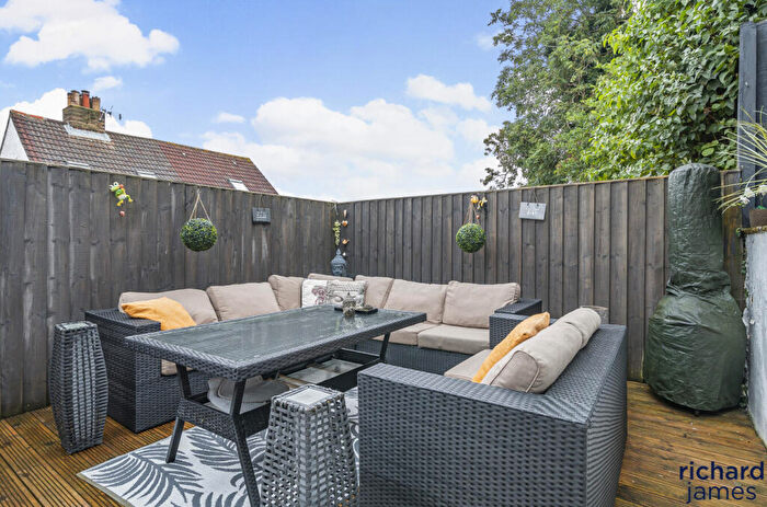 3 Bedroom End Of Terrace House For Sale In Prospect Hill, Old Town, Swindon, SN1