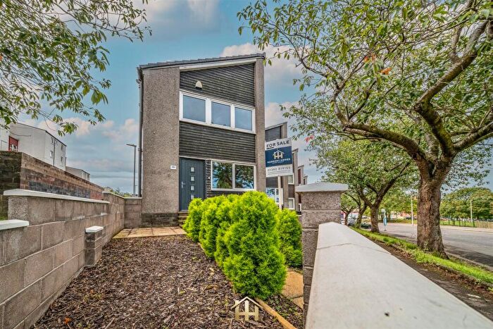 2 Bedroom End Of Terrace House For Sale In Charleston Drive, Dundee, DD2