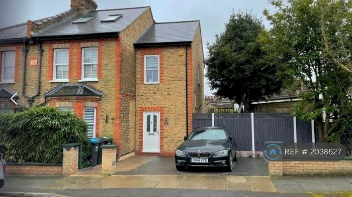 2 Bedroom Flat To Rent In Brodie Road, Enfield, EN2