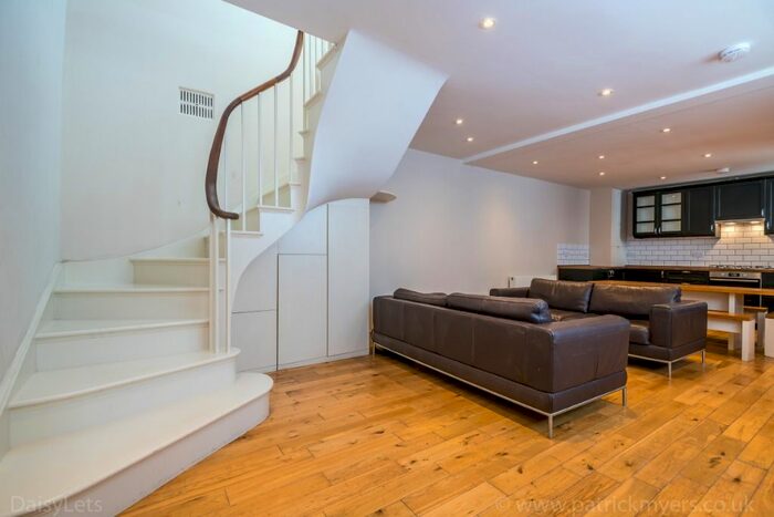 2 Bedroom Mews To Rent In Caistor Mews, Balham, London, SW12