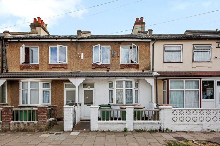2 Bedroom Flat For Sale In Stock Street, Plaistow, E13