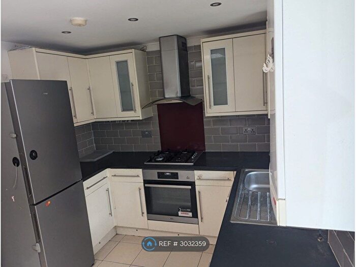 2 Bedroom Flat To Rent In Including Bills, Romford, RM1