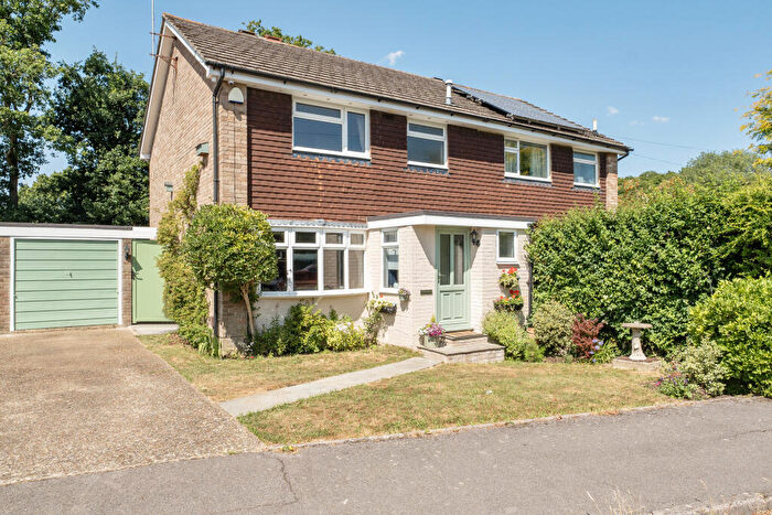 3 Bedroom Semi-Detached House For Sale In Silver Birch Close, Liss, Hampshire, GU33