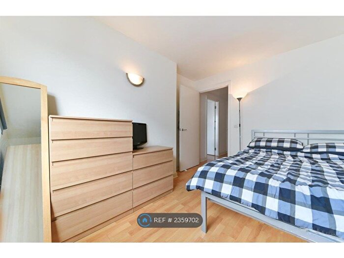 2 Bedroom Flat To Rent In Arizona Building, London, SE13