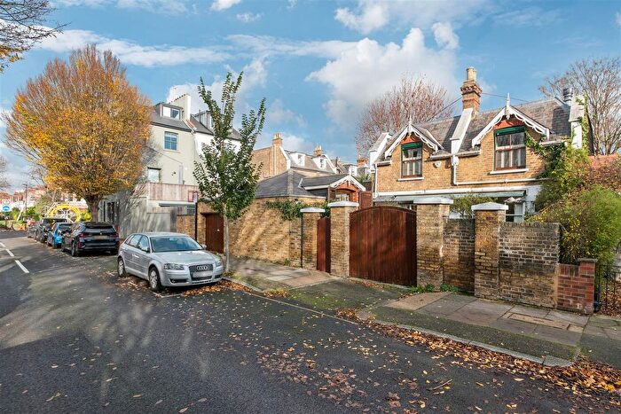 4 Bedroom Detached House For Sale In Grove Park Gardens, London, W4