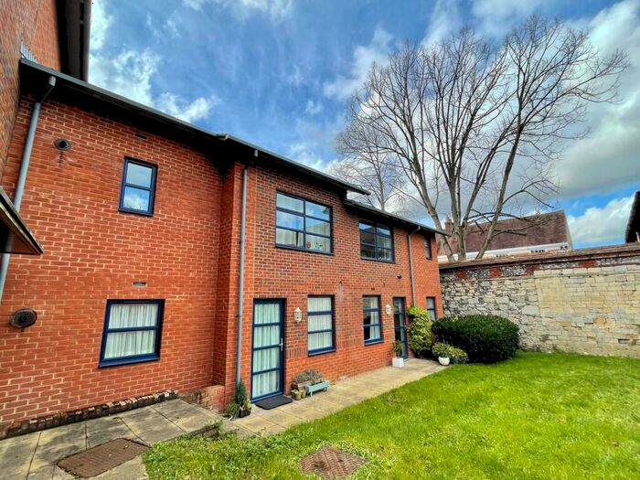 1 Bedroom Flat To Rent In Hyde Street, Winchester, SO23