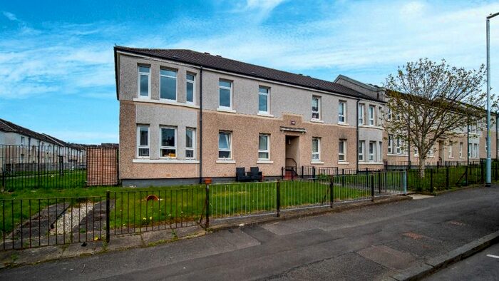 3 Bedroom Flat To Rent In Carnwadric Road, Thornliebank, Glasgow, G46