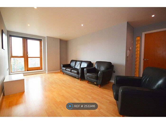 2 Bedroom Flat To Rent In Balmoral Place, Hunslet, Leeds, LS10