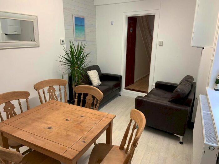 5 Bedroom Terraced House To Rent In Park Place, Brynmill, Swansea, SA2