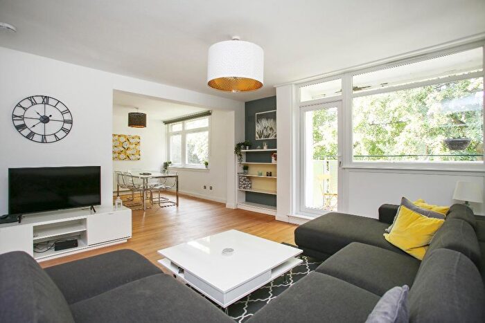 3 Bedroom Flat To Rent In Mortonhall Road, Grange, Edinburgh, EH9