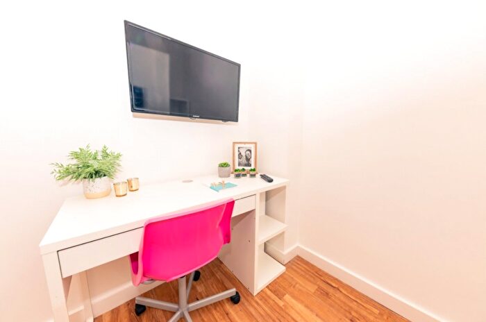 3 Bedroom Flat To Rent In The Courtyard, Stanhope St, Liverpool, L8