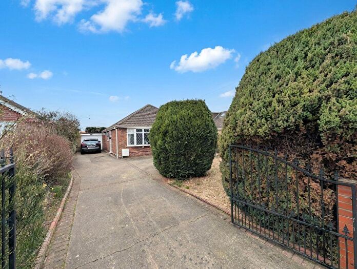 3 Bedroom Detached Bungalow For Sale In Lytham Drive, Waltham, DN37
