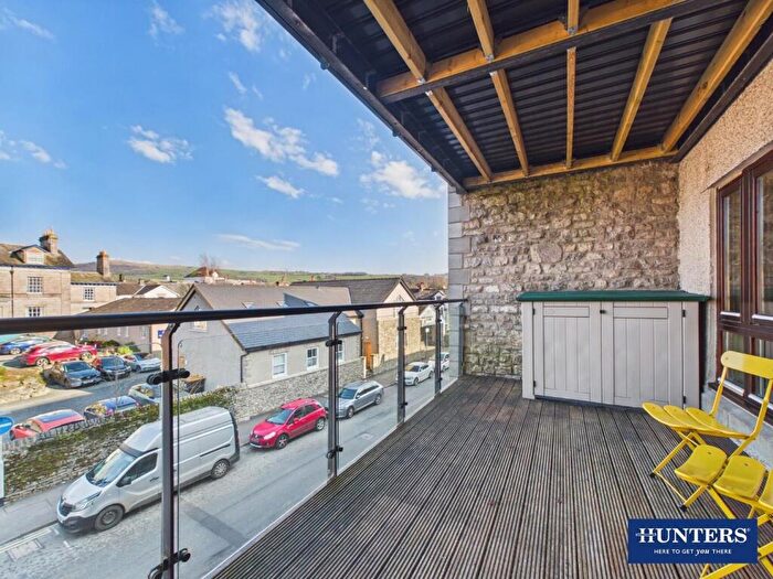2 Bedroom Apartment For Sale In Beezon Road, Kendal, LA9