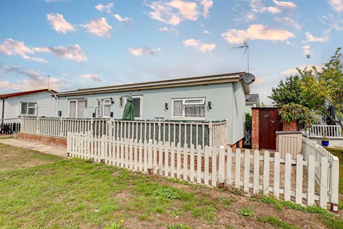2 Bedroom Mobile/park Home For Sale In Creek Road, Canvey Island, SS8