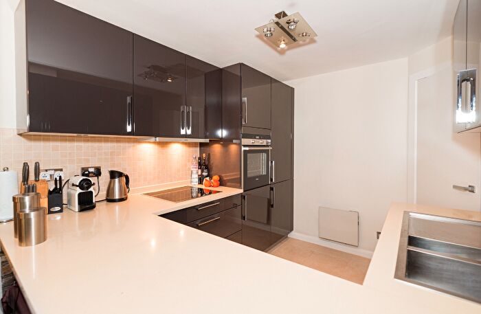 2 Bedroom Flat For Sale In Sanctuary Court, Reardon Path, London, E1W