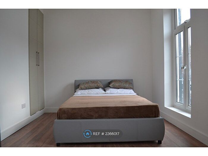 4 Bedroom Flat To Rent In Brighton Road, Surbiton, KT6