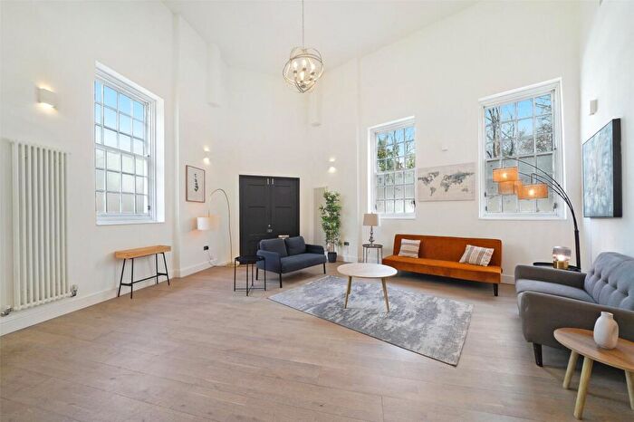 2 Bedroom Flat For Sale In Station Approach, Tadworth, Surrey, KT20