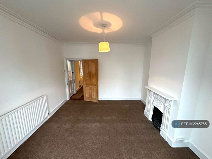 2 Bedroom Detached House To Rent In Sebright Road, Barnet, EN5