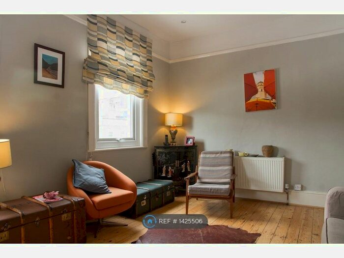 2 Bedroom Maisonette To Rent In Camberwell New Road, London, SE5