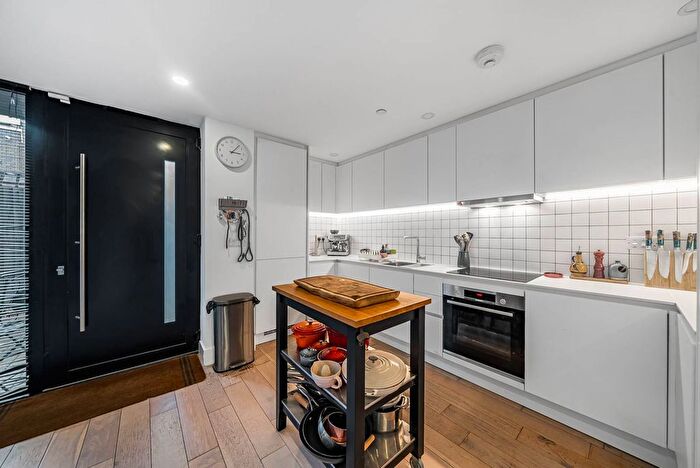 3 Bedroom End Of Terrace House For Sale In Heath Road, Thornton Heath, CR7