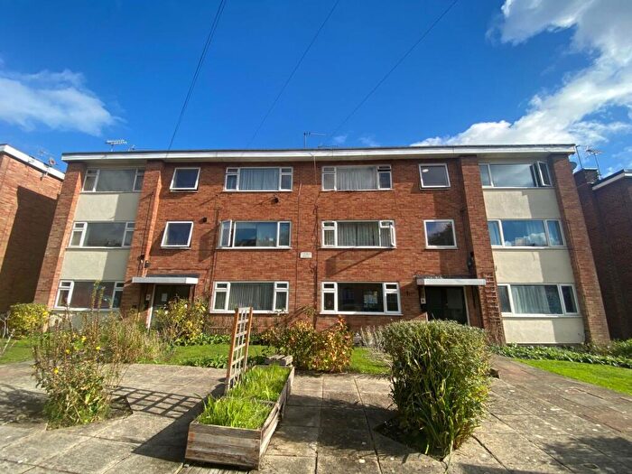 1 Bedroom Apartment For Sale In Woodside Road, Portswood, Southampton, Hampshire, SO17