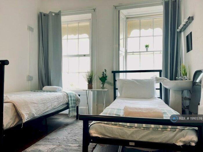 Studio To Rent In Central Large Double/ Triple Rooms, Brighton, BN1