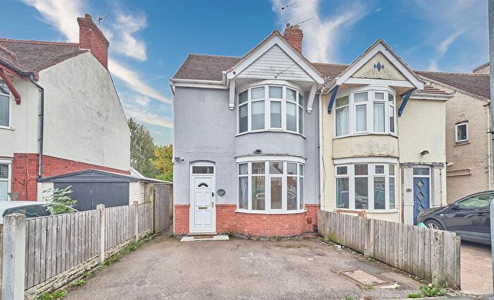 3 Bedroom Semi-detached House For Sale In Strathmore Road, Hinckley, LE10