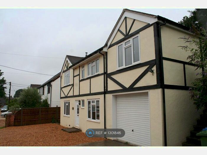 2 Bedroom Flat To Rent In Sunray Estate, Sandhurst GU47