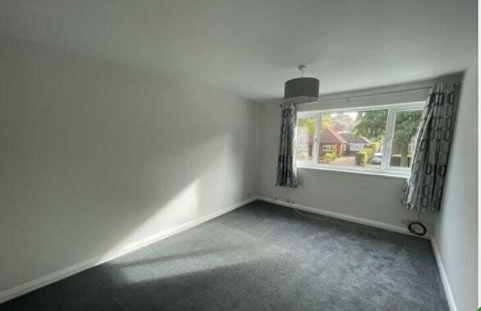 1 Bedroom Flat To Rent In Tinshill Road, Leeds, West Yorkshire, LS16